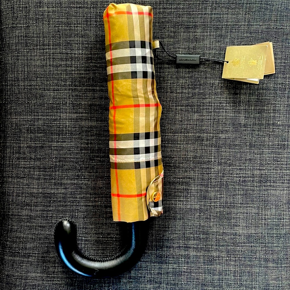Burberry Umbrella (new with tags)